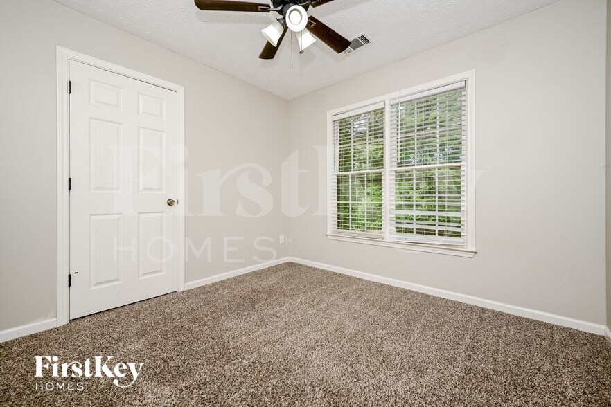 Building Photo - 55 Cinnamon Fern Cir