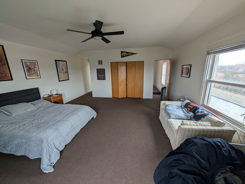 Building Photo - 1655 W Wrightwood Ave