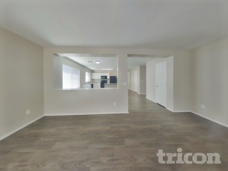 Building Photo - 3326 W St Anne Ave