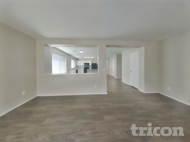 Building Photo - 3326 W St Anne Ave