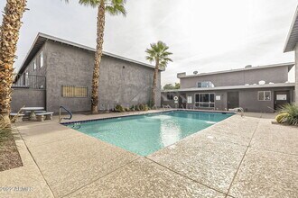 Building Photo - 424 W Brown Rd