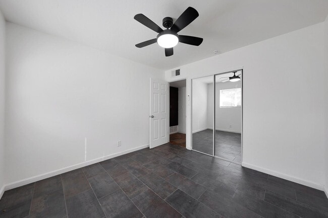 Building Photo - 7031 E Loma Land Dr