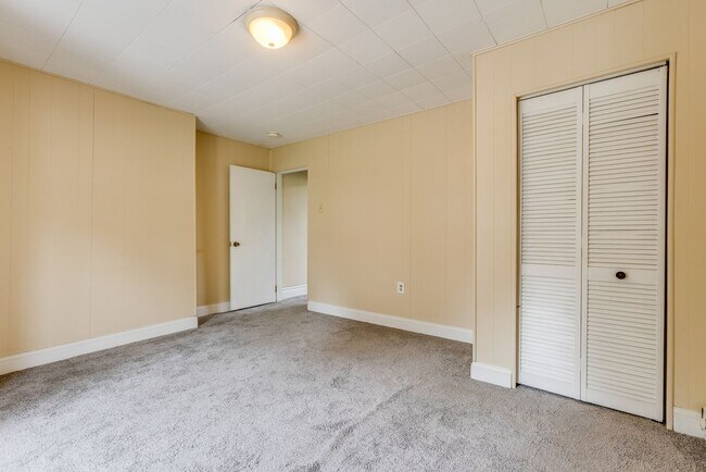 Building Photo - 236 Plymouth St