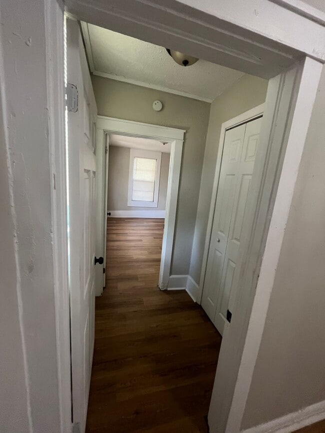 Building Photo - Plenty of Space!!