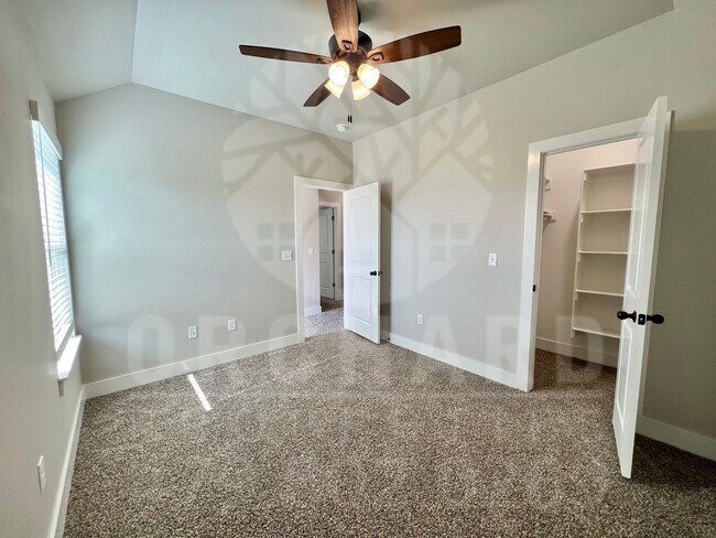 Building Photo - 579 Bradford Dr