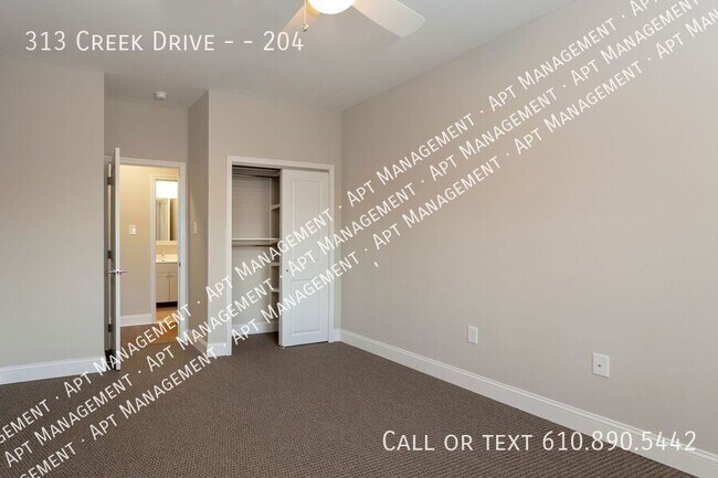 Building Photo - 313 Creek Dr