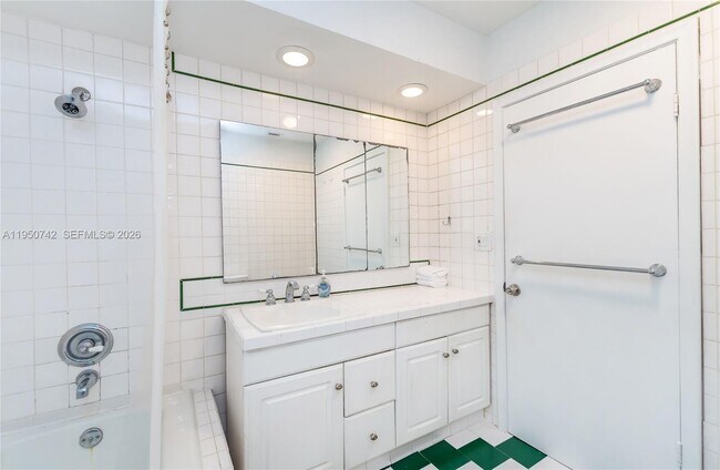 Building Photo - 2920 SW 30th Ct