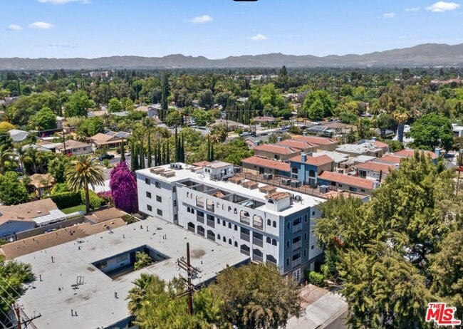 Building Photo - 6815 Baird Ave