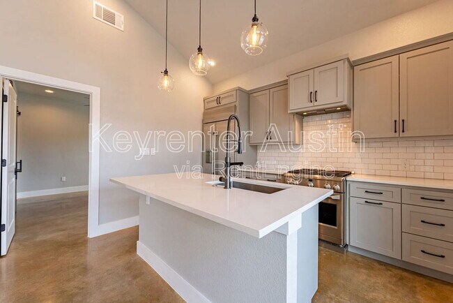 Building Photo - 617 Smarty Jones Ave