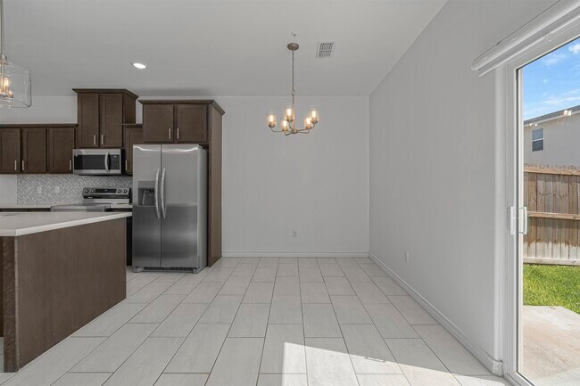 Building Photo - 9916 Bijan Dr