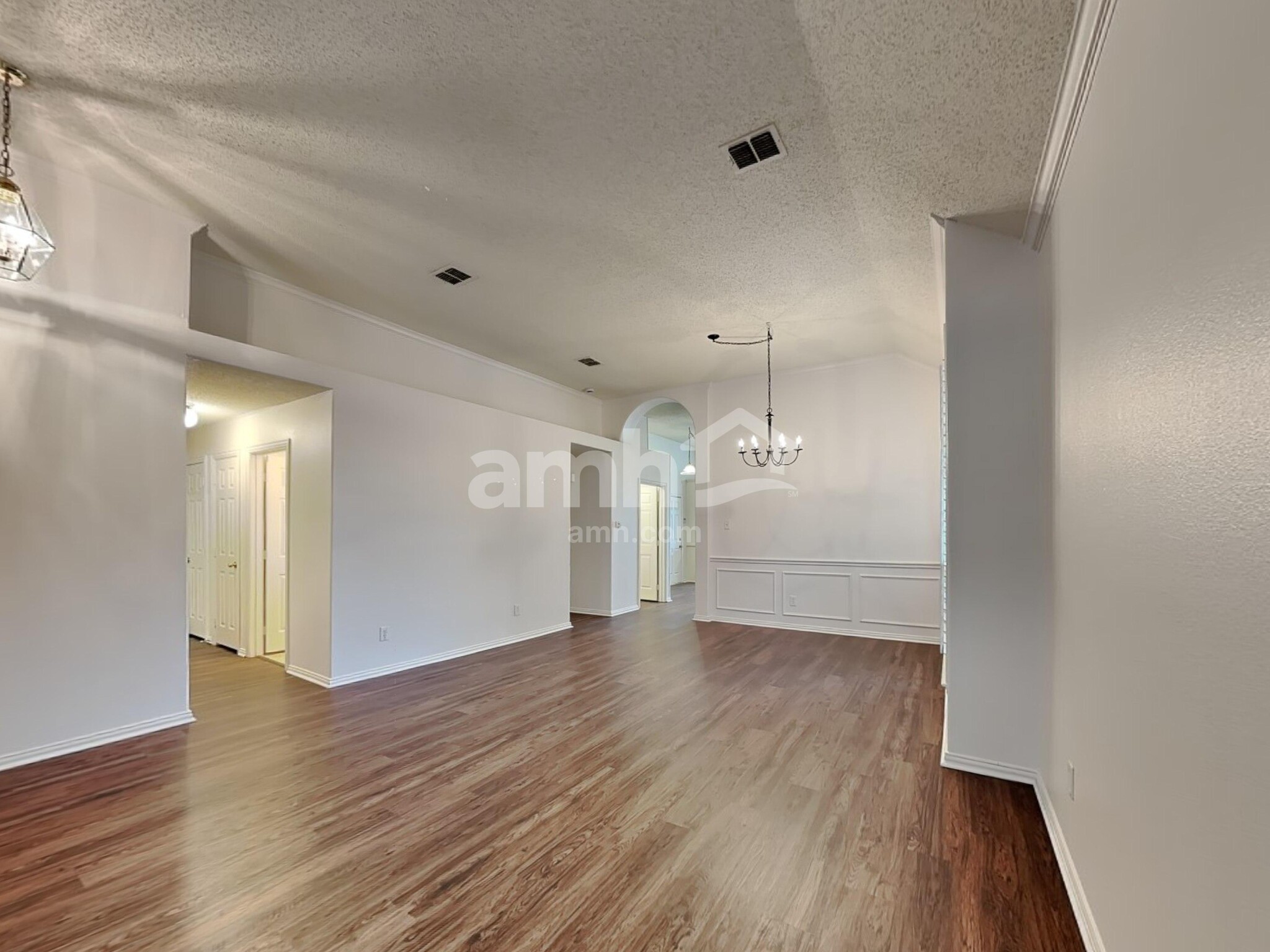 Building Photo - 4504 Highlands Dr
