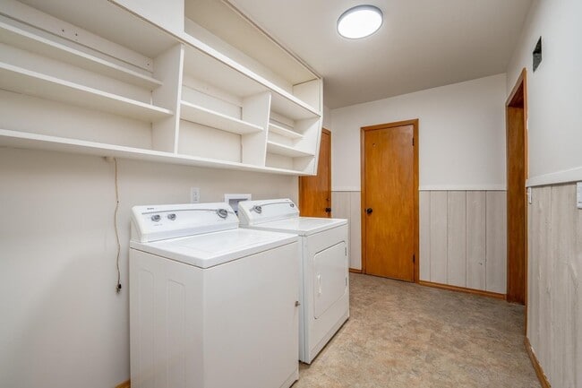 Building Photo - 1520 N Yale Blvd