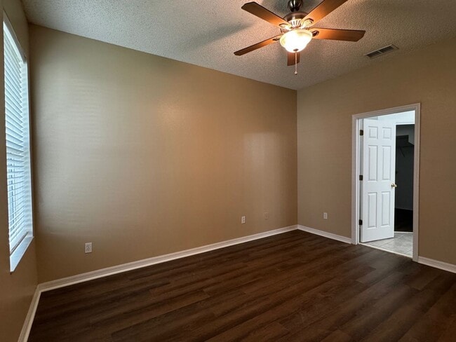 Building Photo - AVALON PARK 3br 3ba townhouse in Northwest...