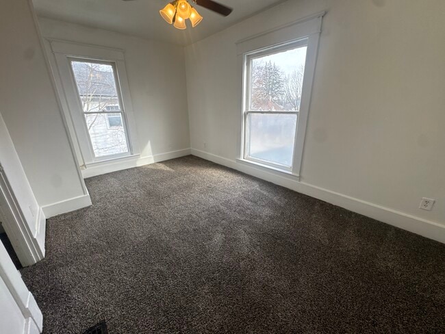 Building Photo - 635 S Union St