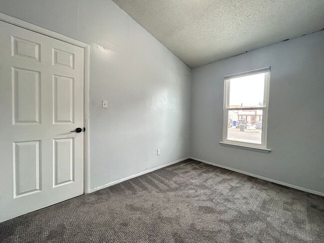 Building Photo - Welcome to this beautiful townhome in Virg...