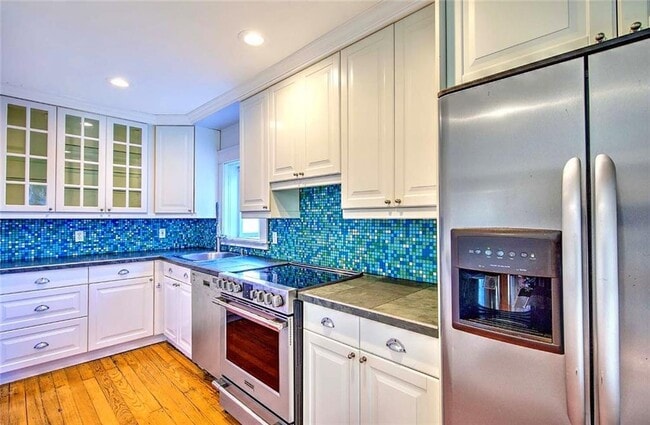 Building Photo - 18 Orchard Ave