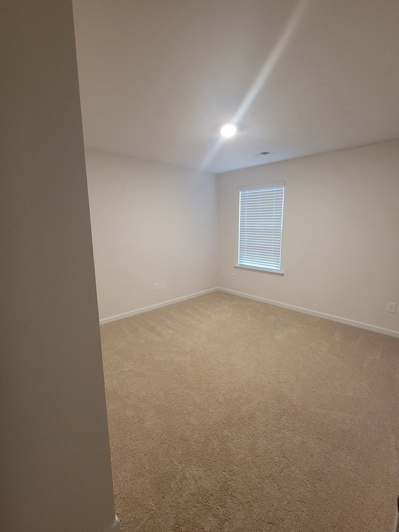 Building Photo - 1325 Broholmer Ln
