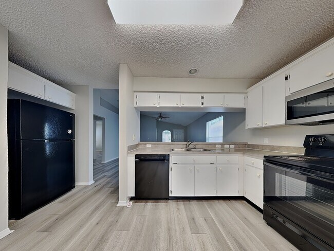 Building Photo - 8904 Bridgeford Oaks Dr