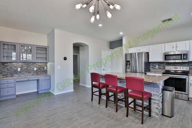 Building Photo - Spacious 4-Bedroom Home with Pool in Gilbe...