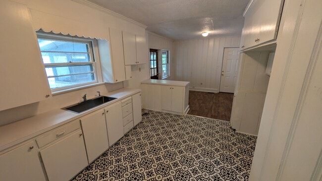 Building Photo - 1504 Hyman Ave