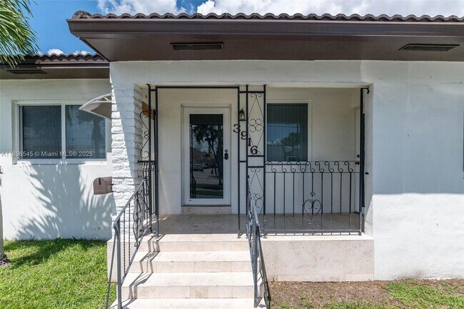 Building Photo - 3916 SW 58th Ave