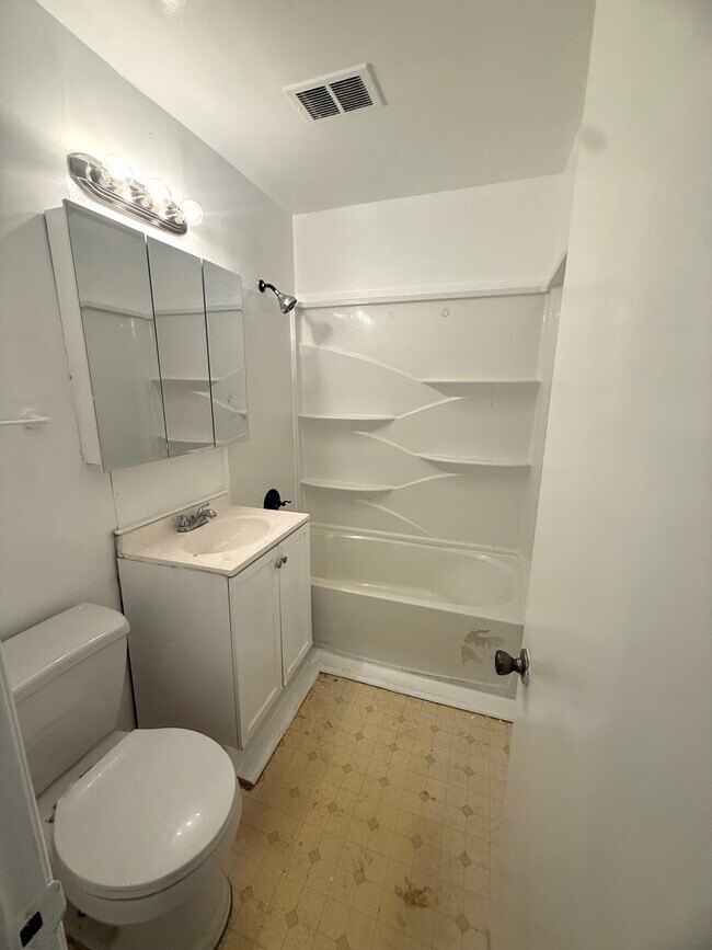 Building Photo - 550 Harding Pl