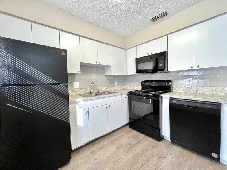 Interior Photo - Raven at Park Place
