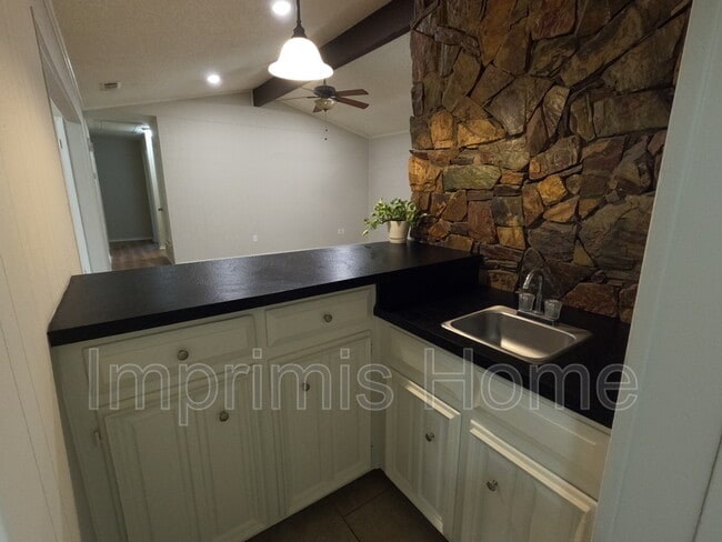 Building Photo - 430 Ridgewood Dr