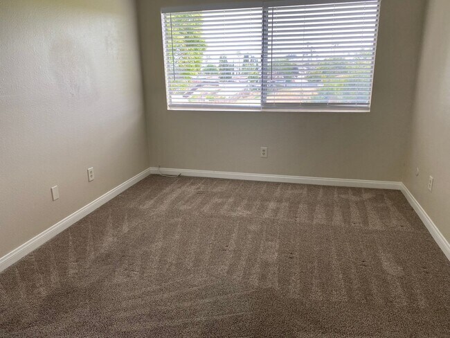 Building Photo - LOCATION & PRIVACY! Spacious 3 br Condo wi...