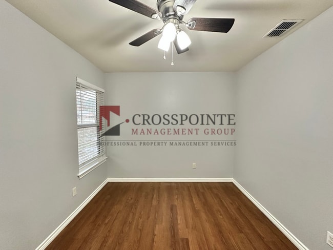 Building Photo - 3 Bedroom 2 Bath Duplex at Mansion Creek in Tyler! 1/2 OFF your first full month’s rent!