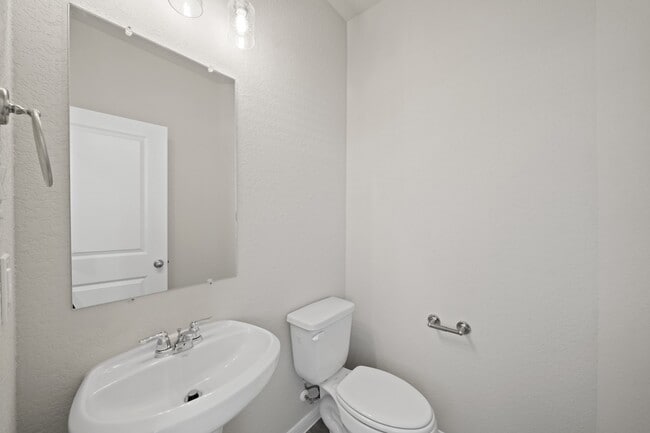 Building Photo - 839 Red Oakland Dr