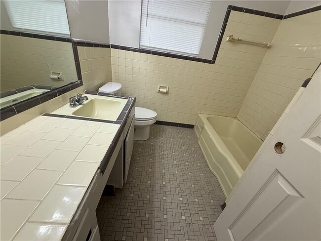 Building Photo - 2465 Rothfield Pl