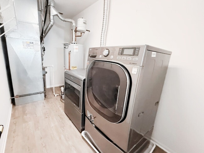 Building Photo - 3736 Munson St