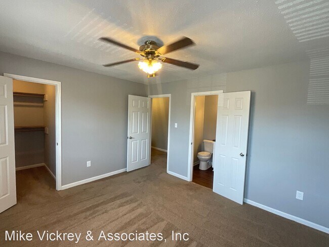 Building Photo - 2 br, 1.5 bath House - 3929 Miramar Court