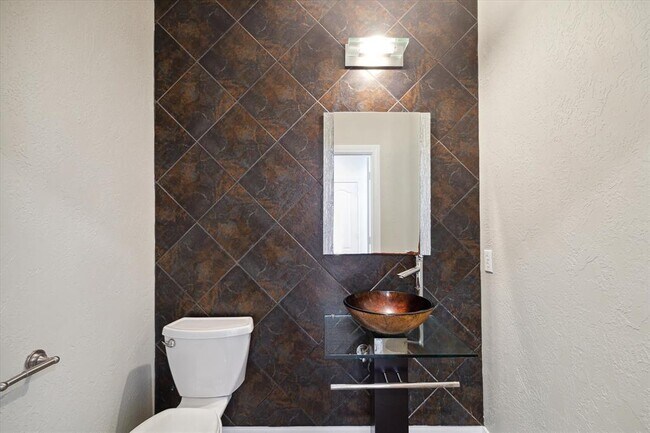 Building Photo - 30 Watermill Pl