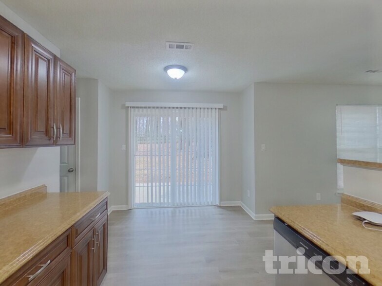 Building Photo - 701 Barbee Farm Dr