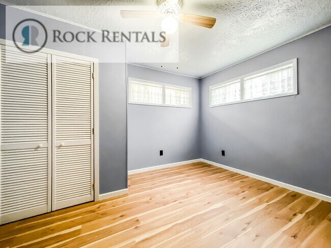 Building Photo - Completely Renovated 1 Bed 1 Bath House