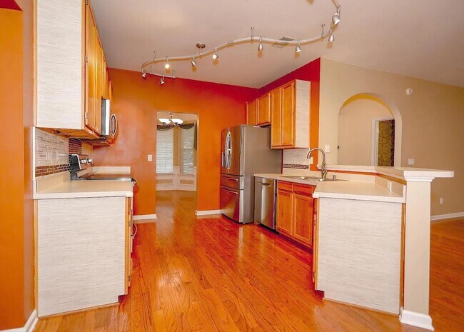 Building Photo - Spacious home located in the beautiful and well-established community of Magnolia Bluff in Lake C...