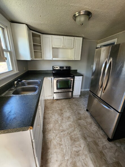 Building Photo - 826 Hanover St