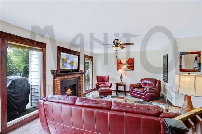 Building Photo - Spacious South Hill Rancher