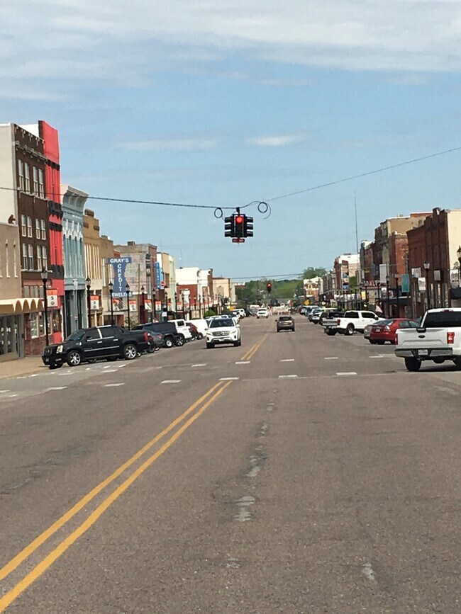 Building Photo - 709 W Woodard St