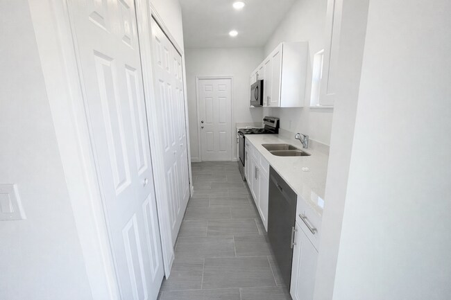 Building Photo - NEW CONSTRUCTION- Modern 3 Bed / 2 Bath Home in E Lehigh Acres