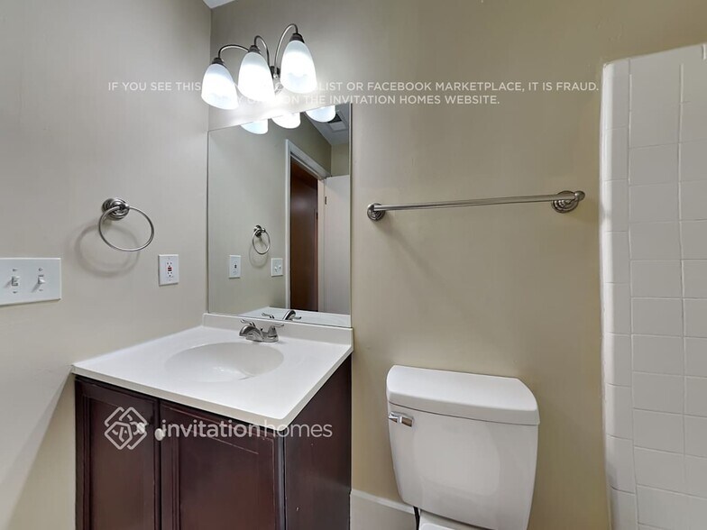 Building Photo - 2550 Raintree Way NE