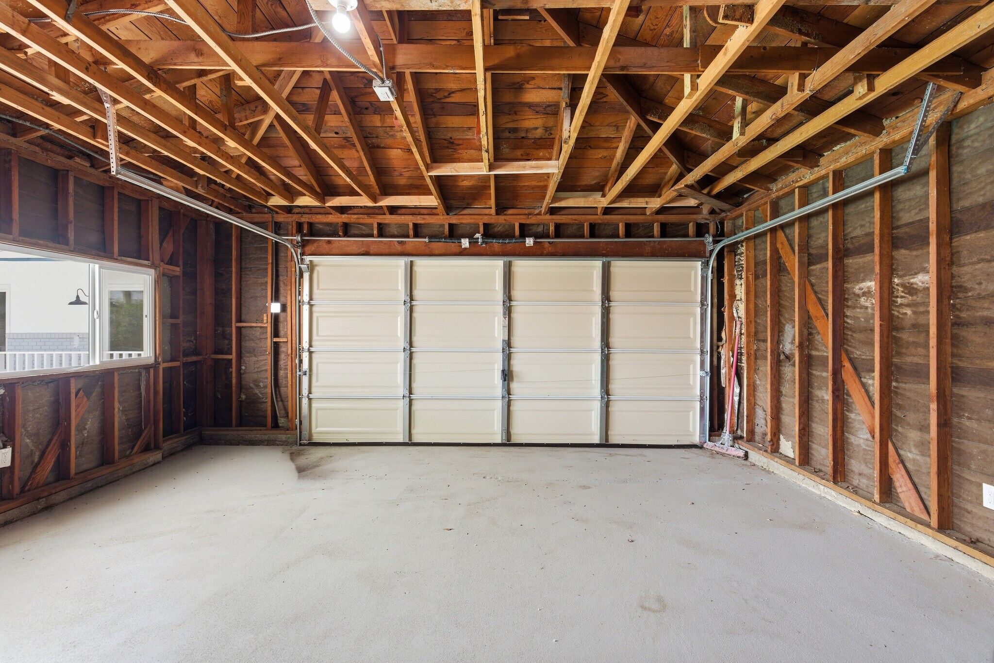 Building Photo - 16257 Los Alimos St