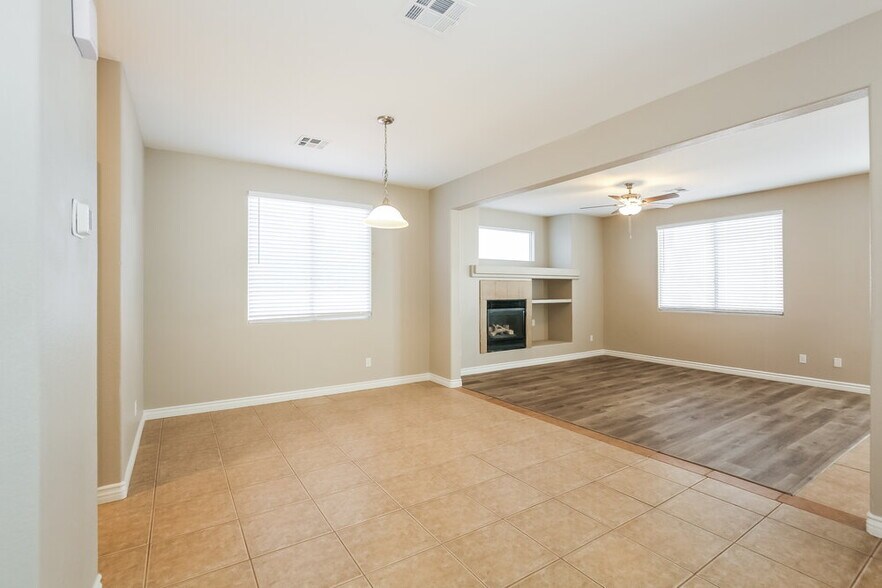 Building Photo - 6721 Maple Mesa St