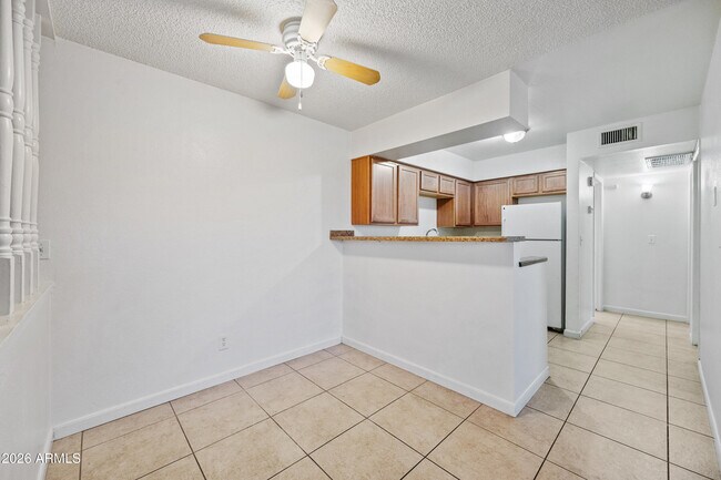 Building Photo - 642 S Morris