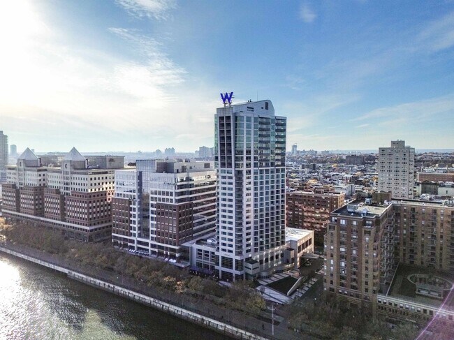 Building Photo - 225 River St