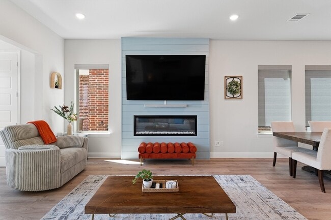 Building Photo - 7309 Sunset Blvd