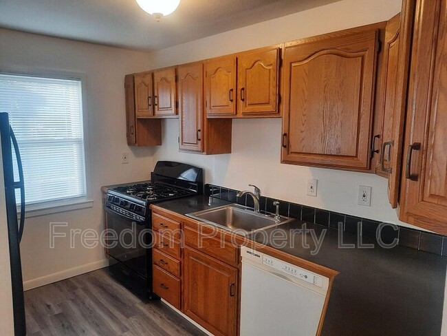 Building Photo - 38 Elmhurst Cir