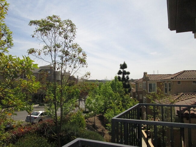 Building Photo - Beautiful Three Story Townhome In San Elijo Hills